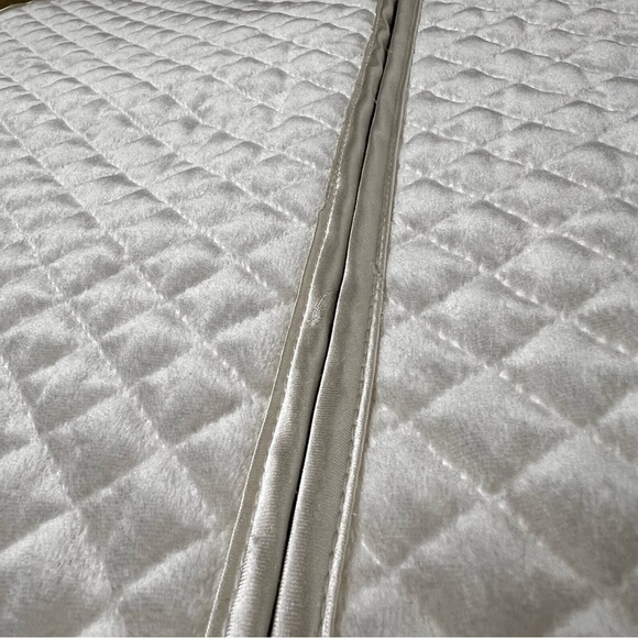 90's LIZ CLAIBORNE Villager Sport Pearl White Quilted Velvet Vest Size 1 (XL) - Picture 5 of 15